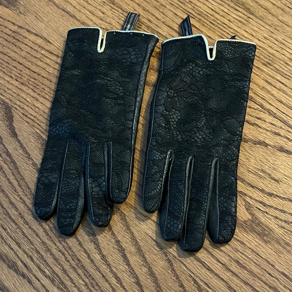 BCBGMaxAzria Black Lace Gloves